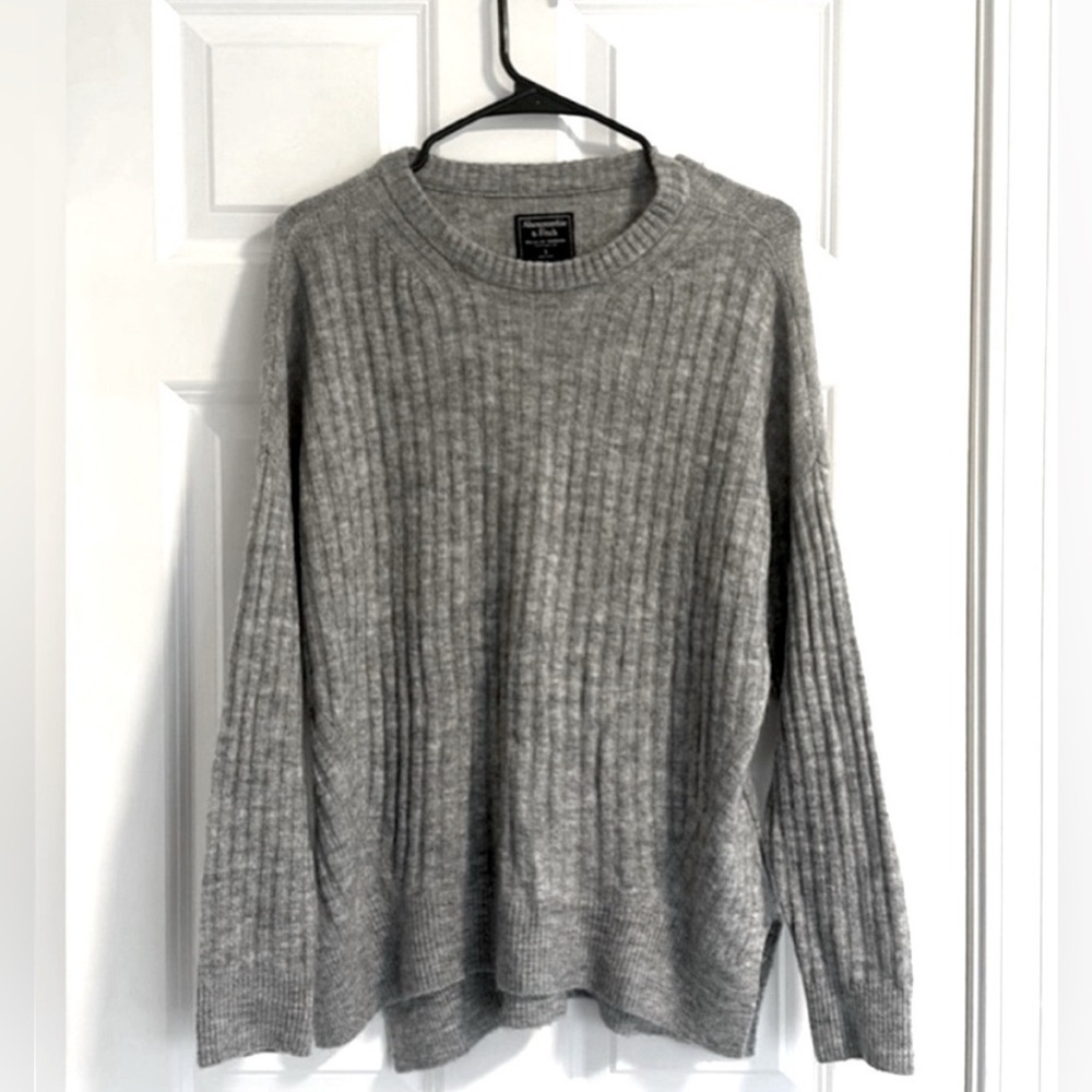 Abercrombie & Fitch Gray Ribbed Crew Neck Sweater
